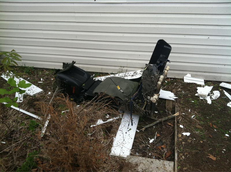Illustration for article titled F-18 Crashes into Apartment Building and Explodes (Update: No Deaths)